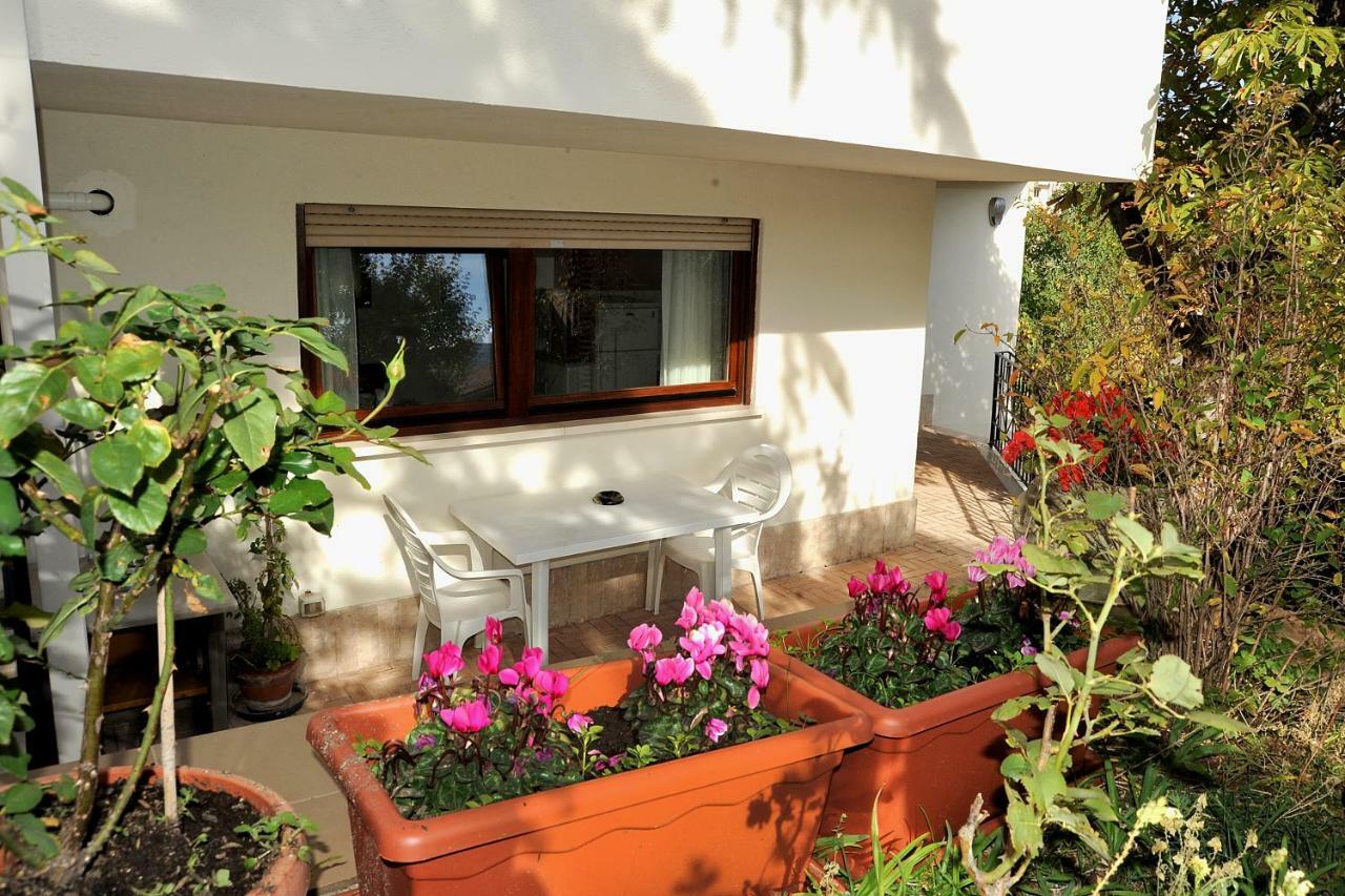 דירות ל'אקווילה A Casa Di Galdino E Vittorianna מראה חיצוני תמונה