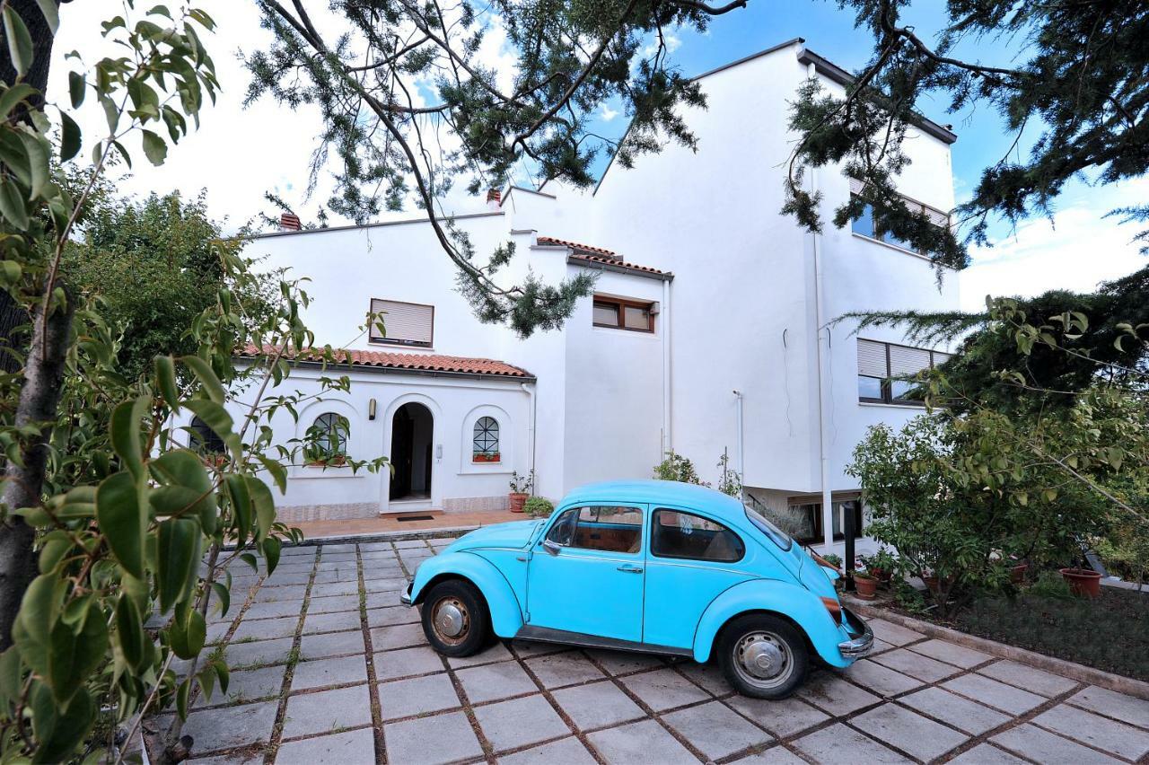 דירות ל'אקווילה A Casa Di Galdino E Vittorianna מראה חיצוני תמונה